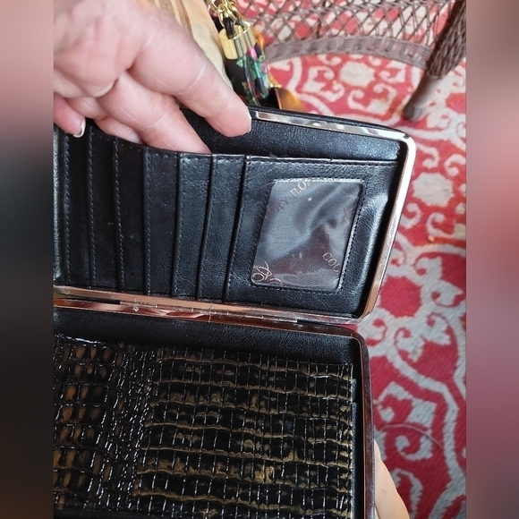 Alligator Embossed (Faux) Wallet Clutch - Picture 5 of 12